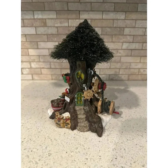 DEPT 56 NORTH POLE WOODS LIGHTED TRIM-A-TREE FACTORY #56884‎ RETIRED No Elf - Picture 1 of 4